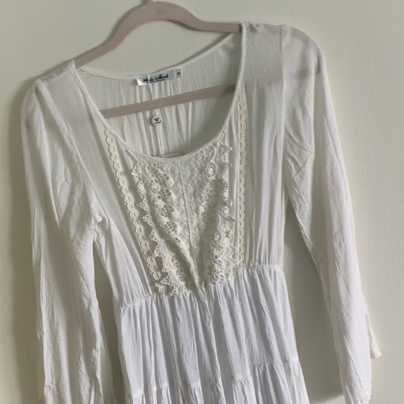 Flowy White Bohemian Dress - Picture 3 of 3